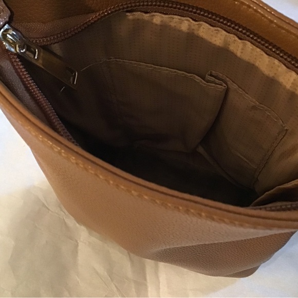 🩸[2/$32.00]🩸Mark and Hall Crossbody Purse - Picture 7 of 10